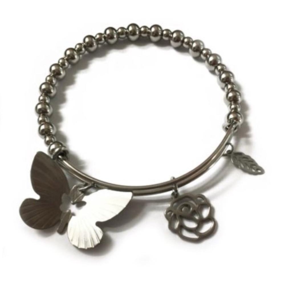 Expandable charm bracelet